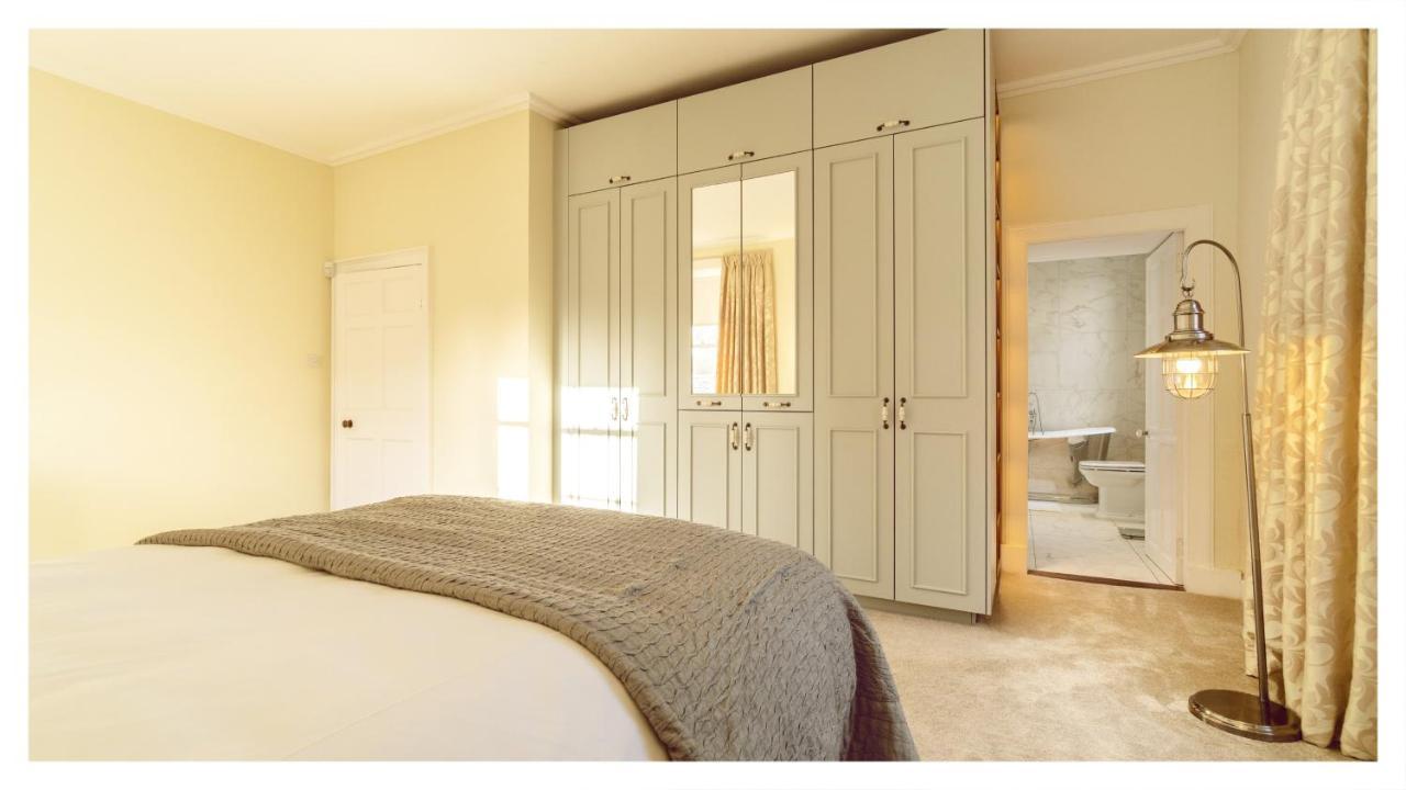 A Luxurious Masterpiece Steps From Stirling Villa Exterior photo